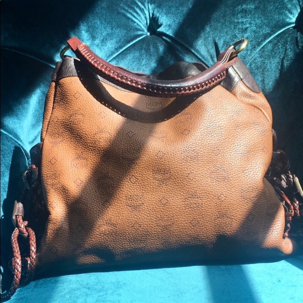 MCM - Picture 2 of 8